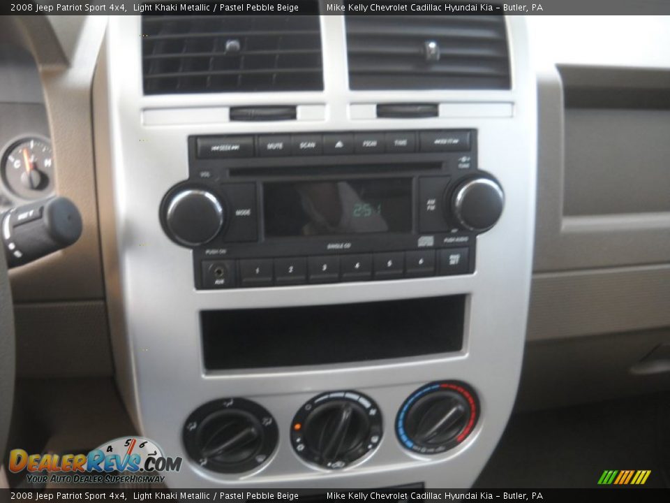 2008 Jeep Patriot Sport 4x4 Light Khaki Metallic / Pastel Pebble Beige Photo #17