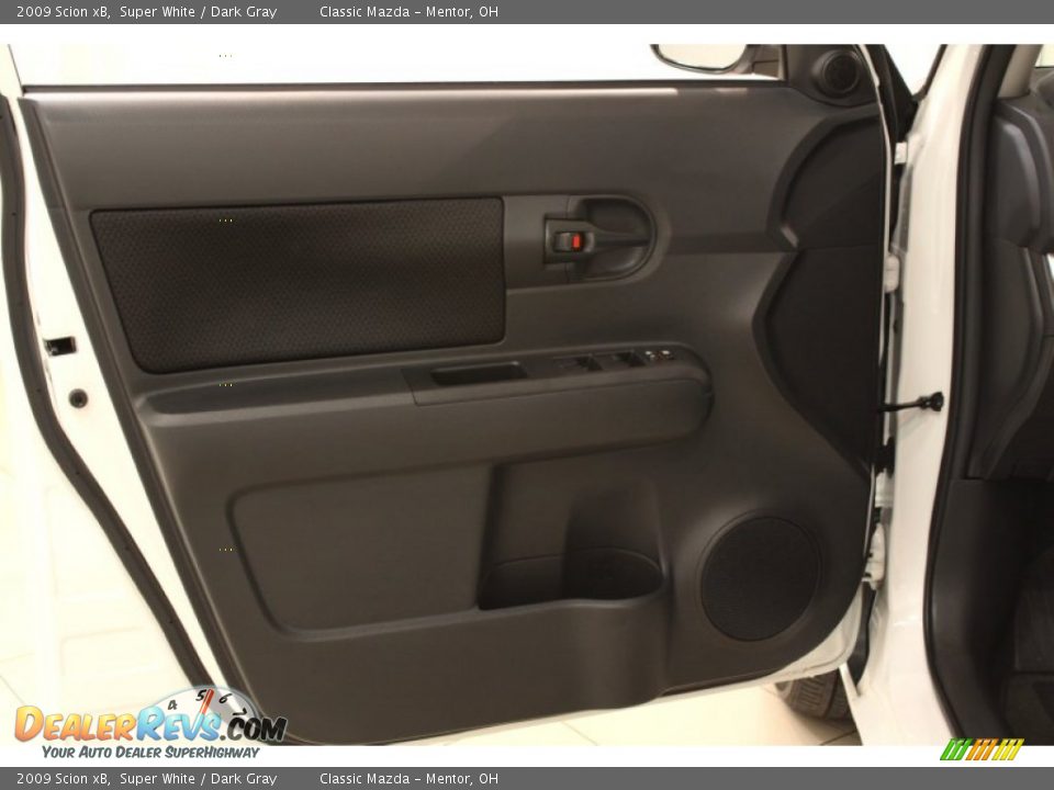 2009 Scion xB Super White / Dark Gray Photo #5