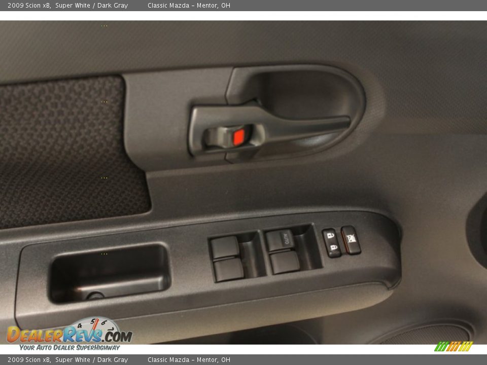 2009 Scion xB Super White / Dark Gray Photo #6