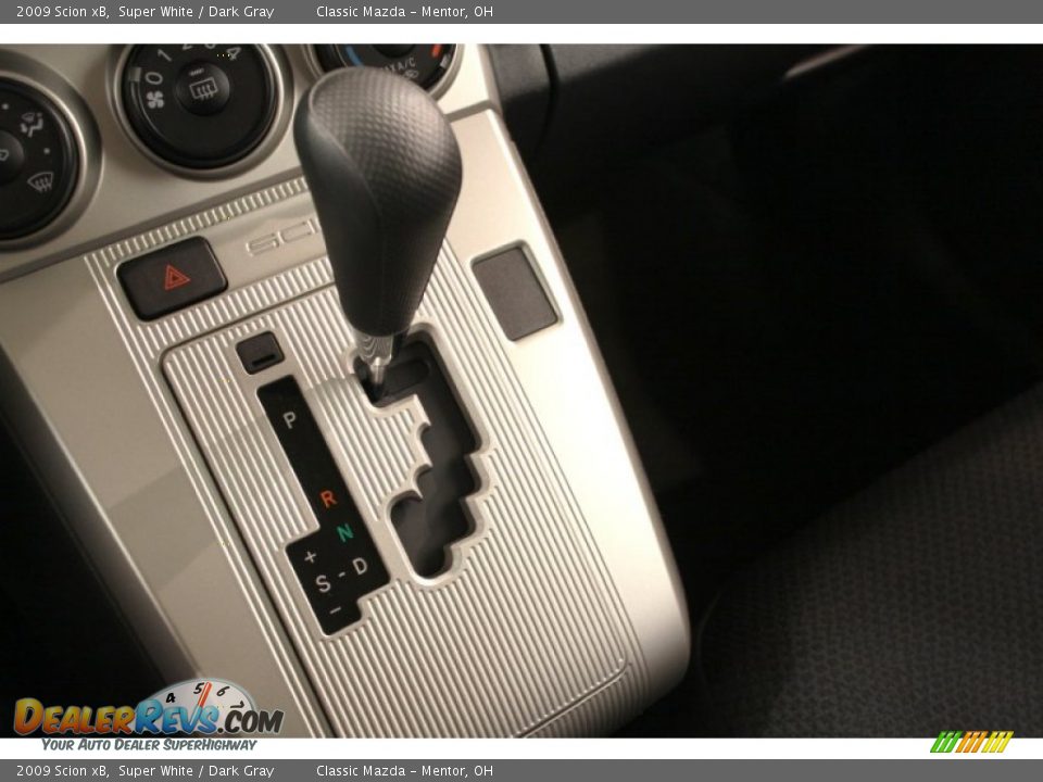 2009 Scion xB Super White / Dark Gray Photo #12