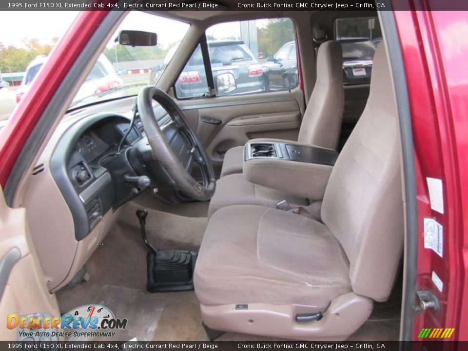 Beige Interior - 1995 Ford F150 XL Extended Cab 4x4 Photo #10