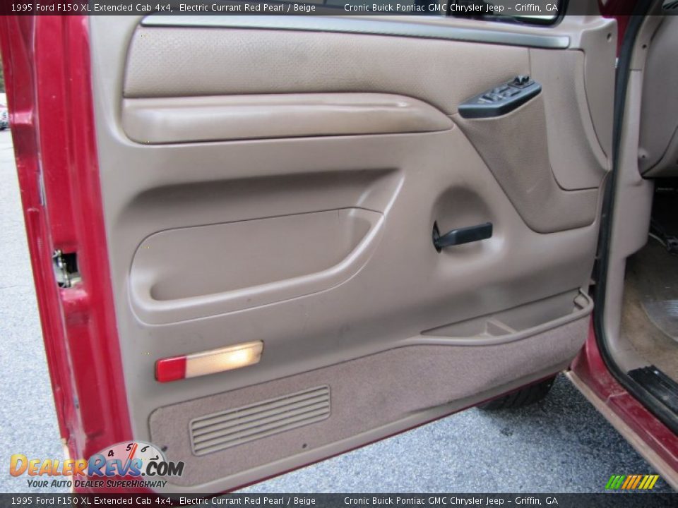 Door Panel of 1995 Ford F150 XL Extended Cab 4x4 Photo #11