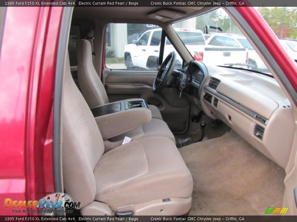 Beige Interior - 1995 Ford F150 XL Extended Cab 4x4 Photo #13