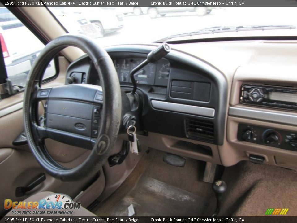 Dashboard of 1995 Ford F150 XL Extended Cab 4x4 Photo #14