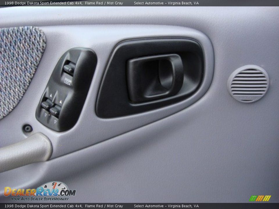 1998 Dodge Dakota Sport Extended Cab 4x4 Flame Red / Mist Gray Photo #11