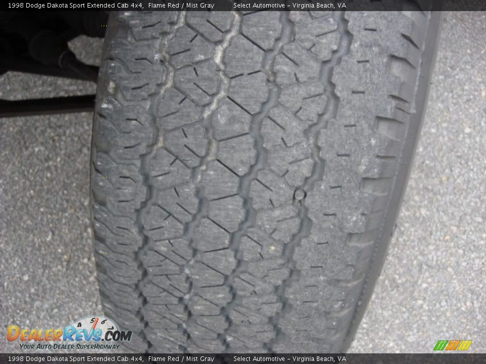 1998 Dodge Dakota Sport Extended Cab 4x4 Flame Red / Mist Gray Photo #17