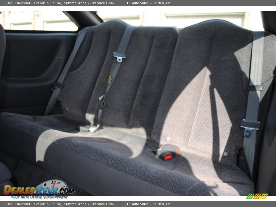 2005 Chevrolet Cavalier LS Coupe Summit White / Graphite Gray Photo #15