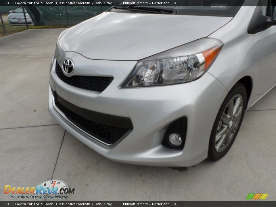 2012 Toyota Yaris SE 5 Door Classic Silver Metallic / Dark Gray Photo #10