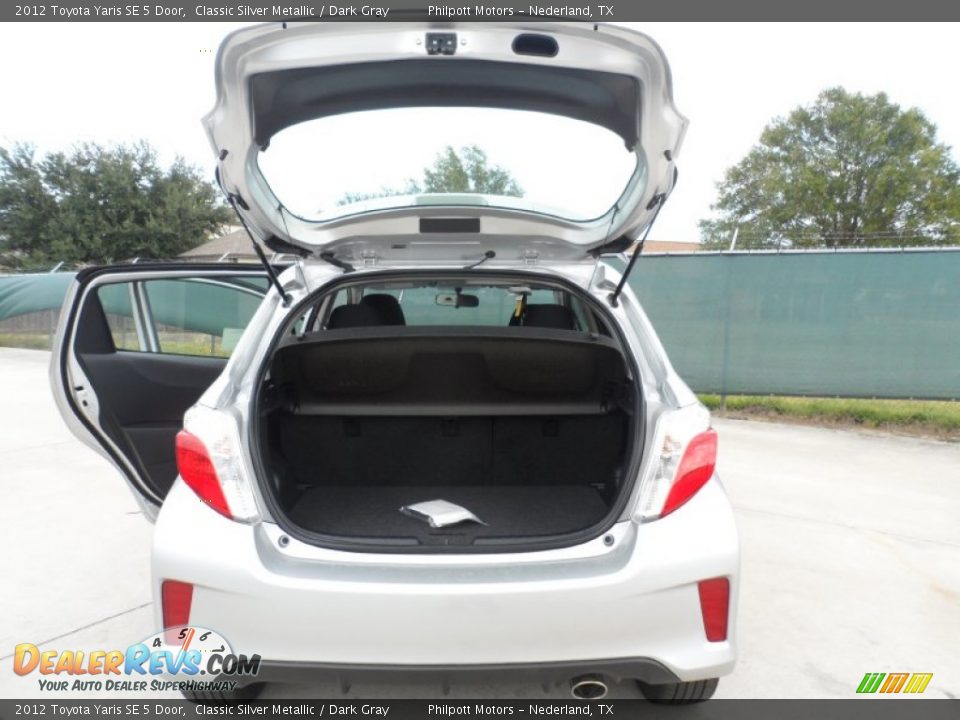 2012 Toyota Yaris SE 5 Door Classic Silver Metallic / Dark Gray Photo #18