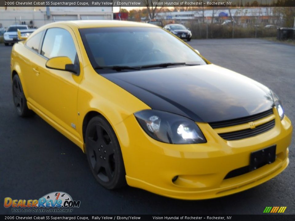 Front 3/4 View of 2006 Chevrolet Cobalt SS Supercharged Coupe Photo #20