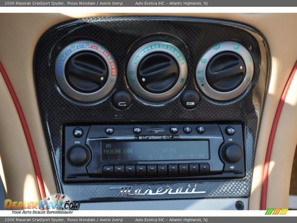 Controls of 2006 Maserati GranSport Spyder Photo #12