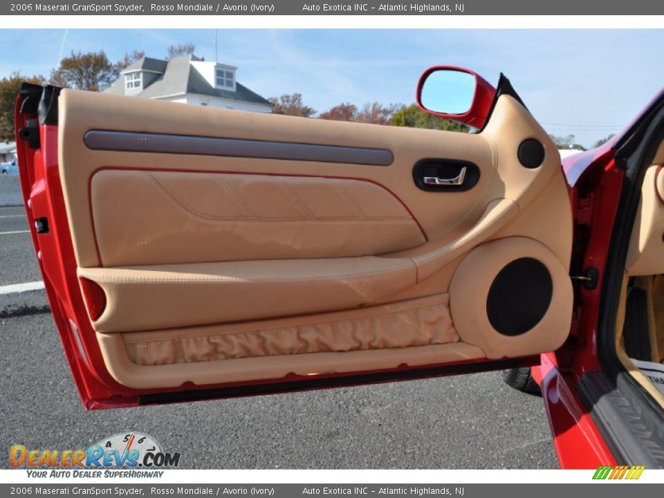 Door Panel of 2006 Maserati GranSport Spyder Photo #23