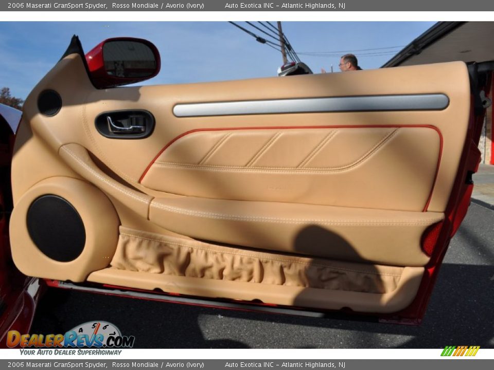 Door Panel of 2006 Maserati GranSport Spyder Photo #24