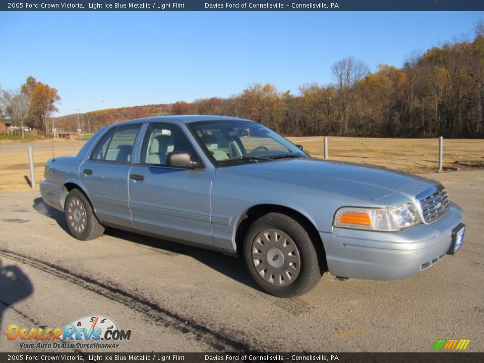 2005 Ford Crown Victoria Light Ice Blue Metallic / Light Flint Photo #1