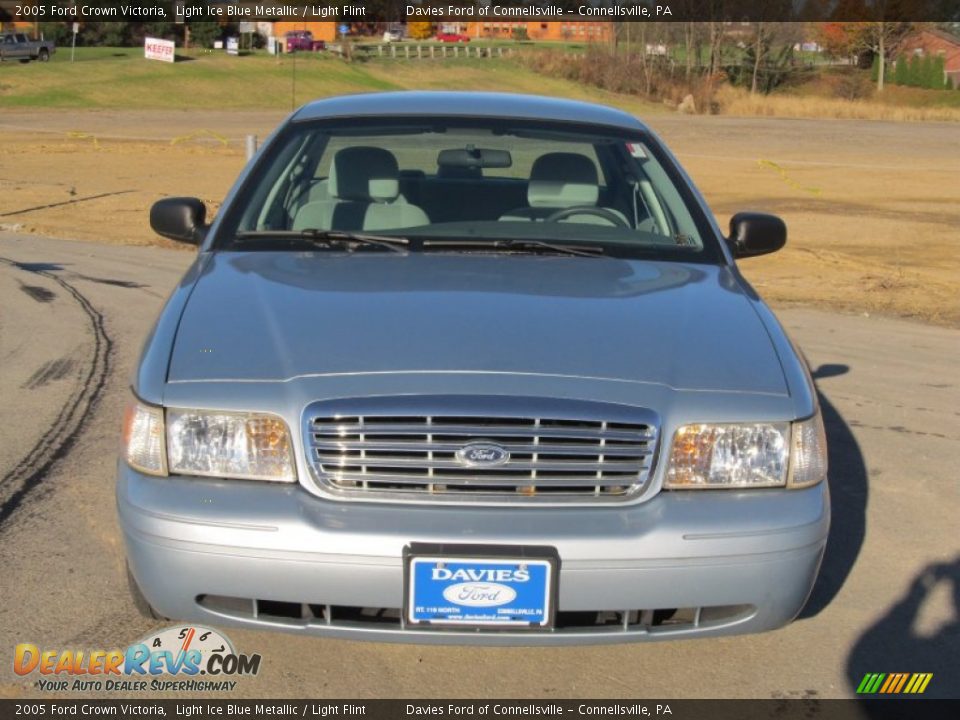 2005 Ford Crown Victoria Light Ice Blue Metallic / Light Flint Photo #3