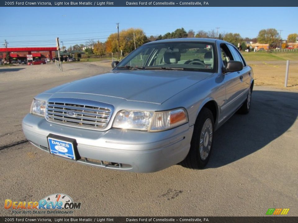 2005 Ford Crown Victoria Light Ice Blue Metallic / Light Flint Photo #4