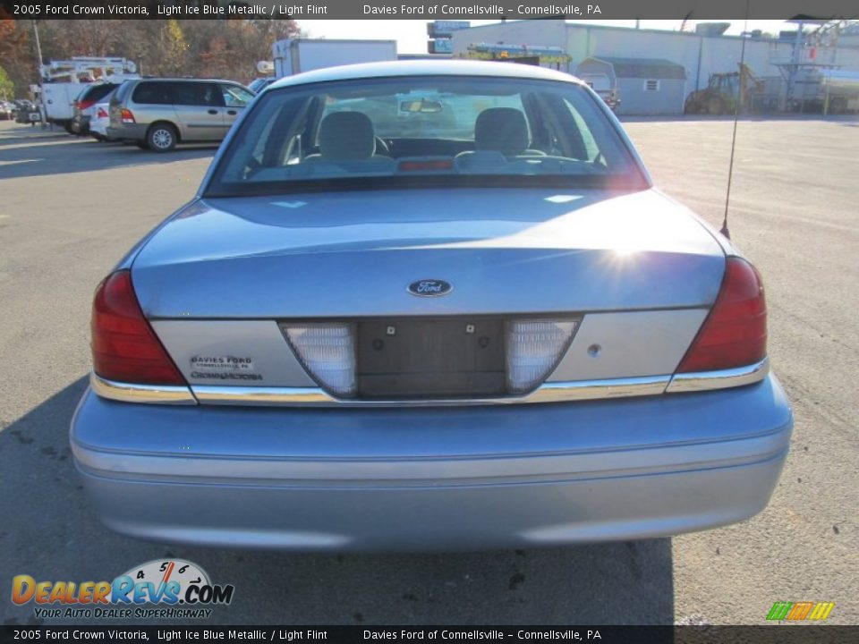2005 Ford Crown Victoria Light Ice Blue Metallic / Light Flint Photo #5