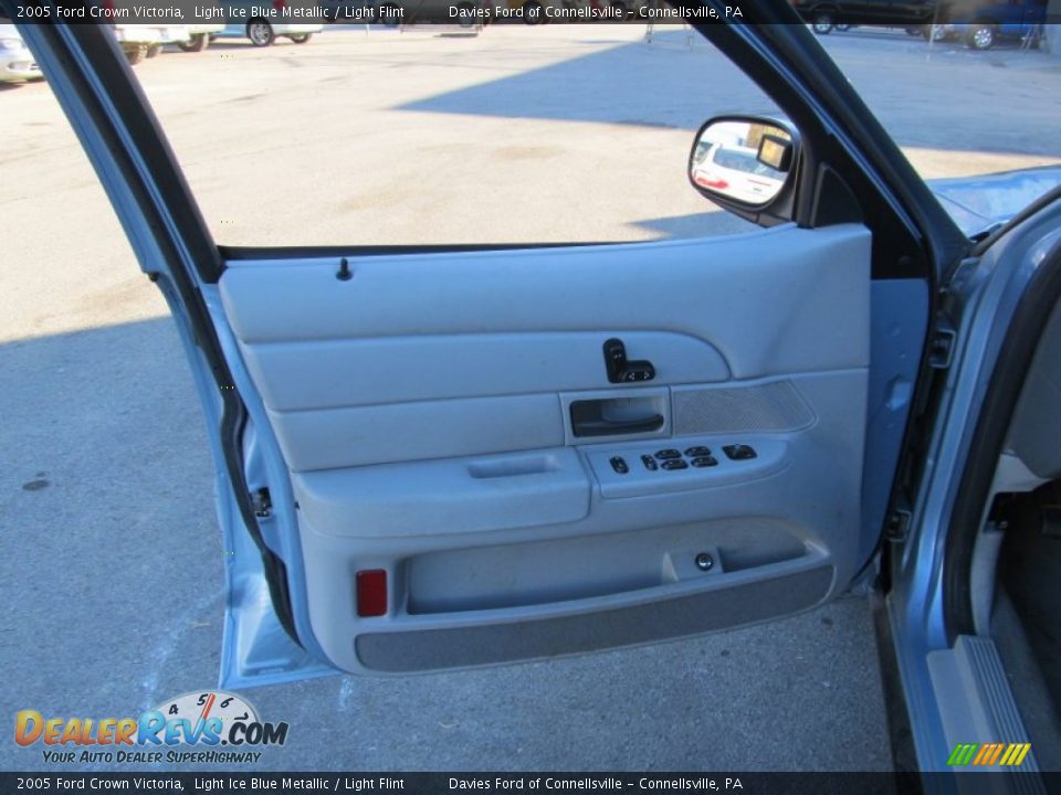 2005 Ford Crown Victoria Light Ice Blue Metallic / Light Flint Photo #6