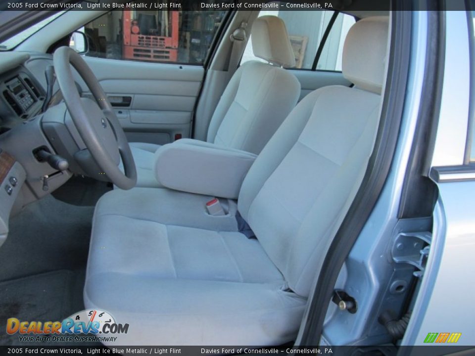 2005 Ford Crown Victoria Light Ice Blue Metallic / Light Flint Photo #7