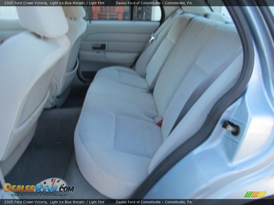 2005 Ford Crown Victoria Light Ice Blue Metallic / Light Flint Photo #8