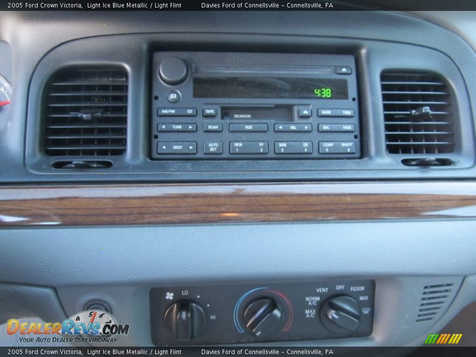 Audio System of 2005 Ford Crown Victoria  Photo #11