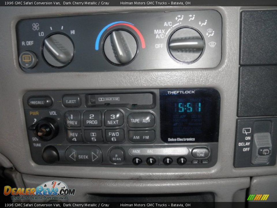 Audio System of 1996 GMC Safari Conversion Van Photo #6