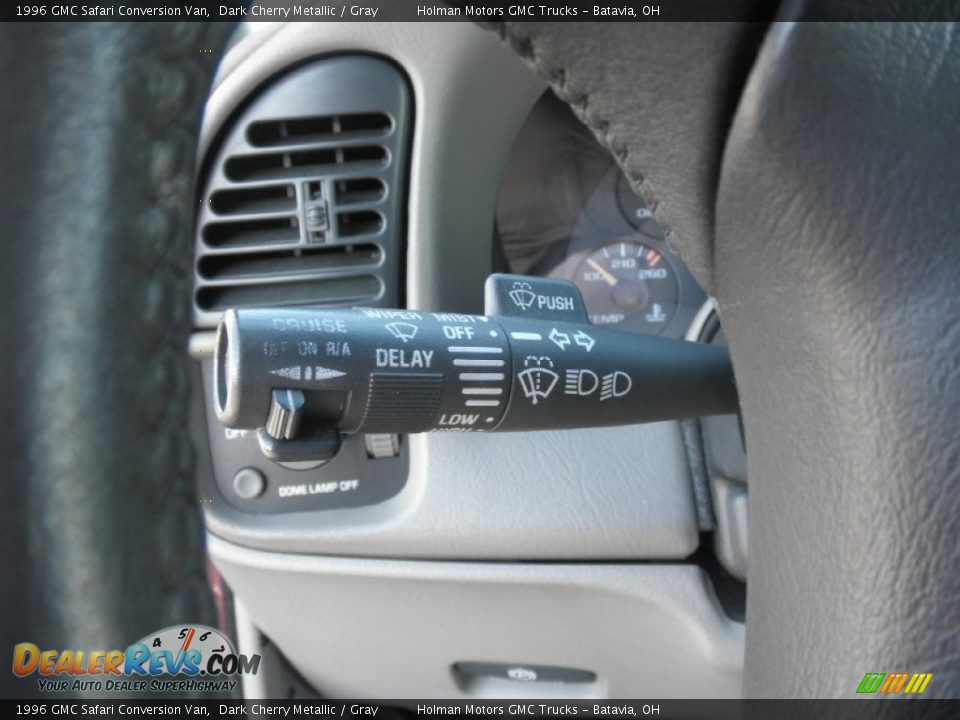 Controls of 1996 GMC Safari Conversion Van Photo #8