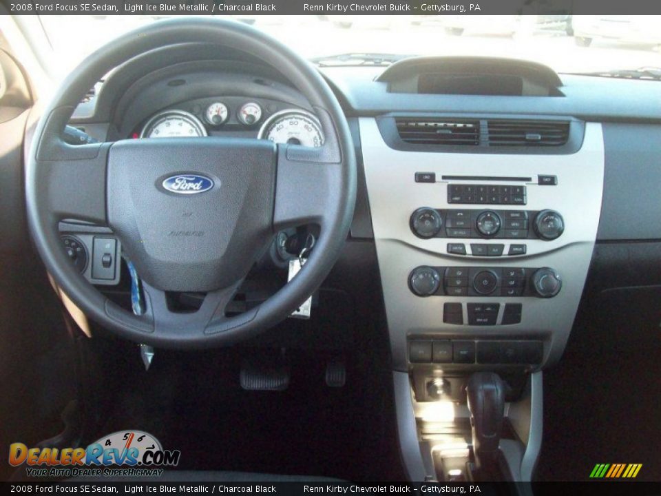 2008 Ford Focus SE Sedan Light Ice Blue Metallic / Charcoal Black Photo #7