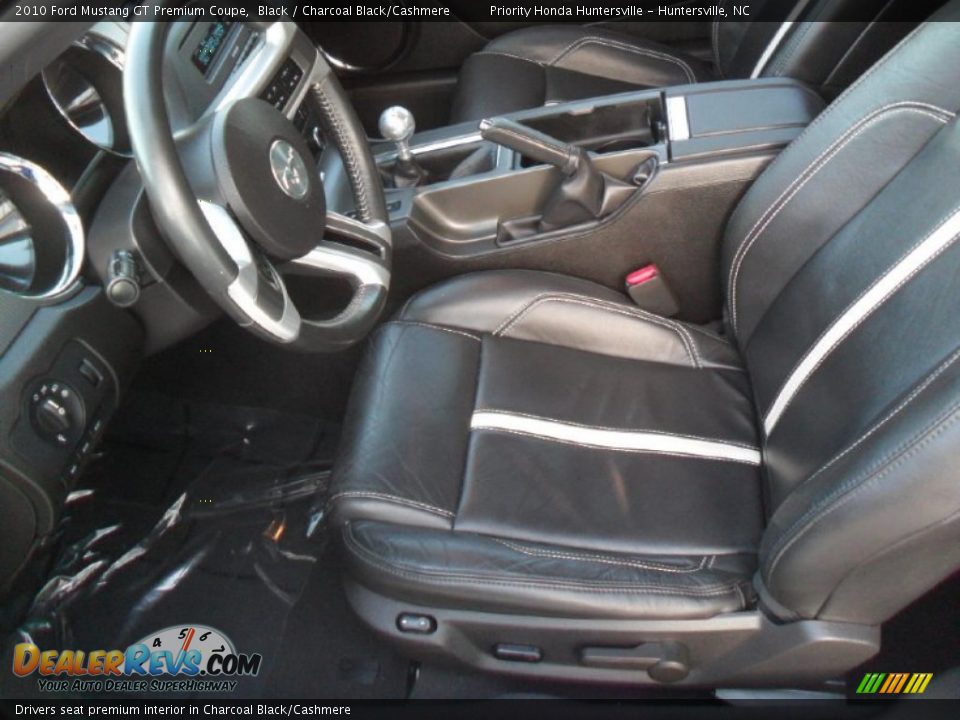 Drivers seat premium interior in Charcoal Black/Cashmere  - 2010 Ford Mustang