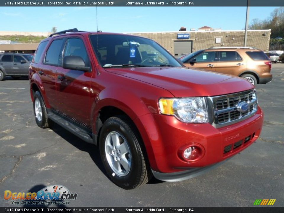 Front 3/4 View of 2012 Ford Escape XLT Photo #1