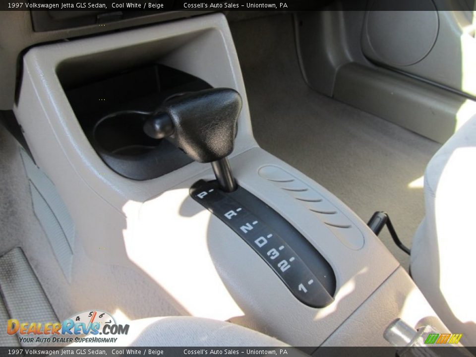 1997 Volkswagen Jetta GLS Sedan Cool White / Beige Photo #12