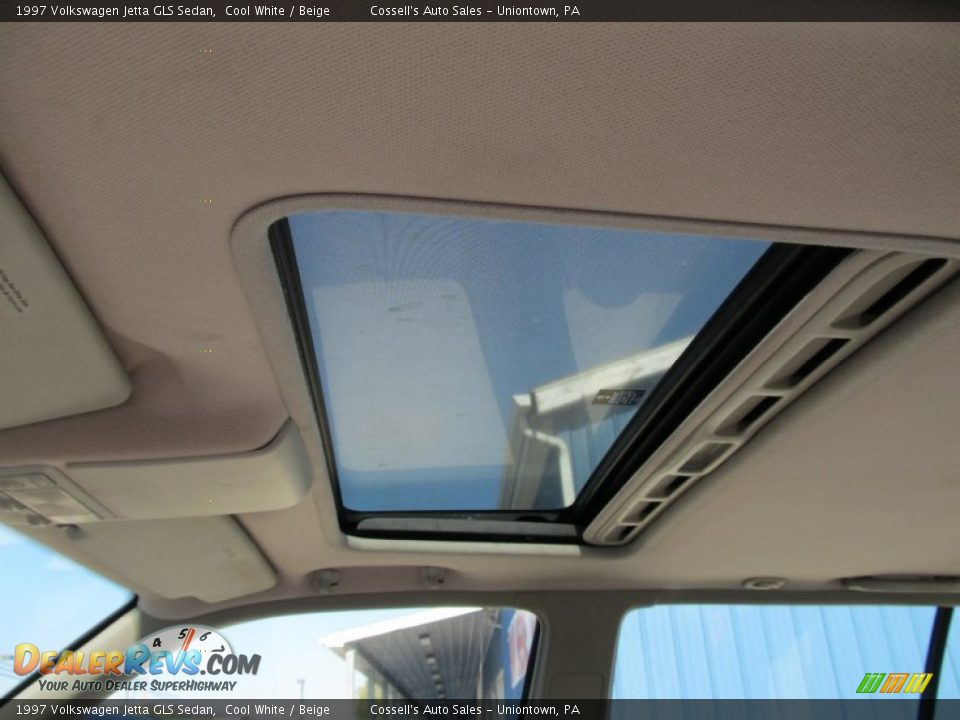 1997 Volkswagen Jetta GLS Sedan Cool White / Beige Photo #13