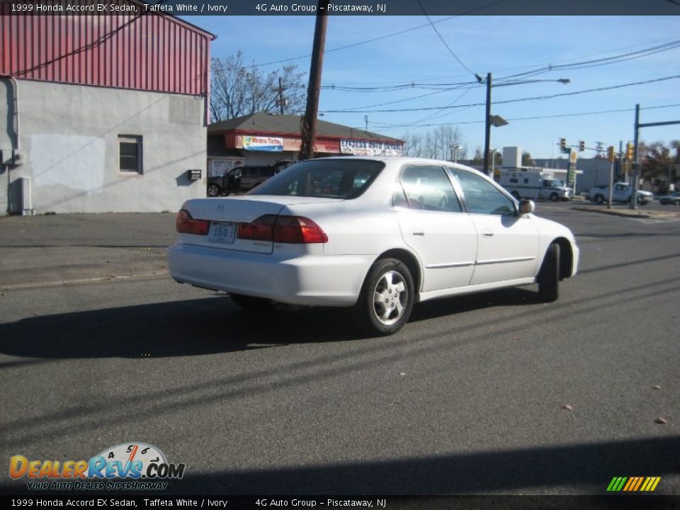 1999 Honda Accord EX Sedan Taffeta White / Ivory Photo #5