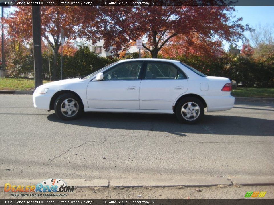 1999 Honda Accord EX Sedan Taffeta White / Ivory Photo #8