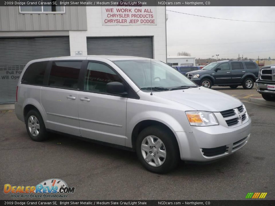 2009 Dodge Grand Caravan SE Bright Silver Metallic / Medium Slate Gray/Light Shale Photo #3
