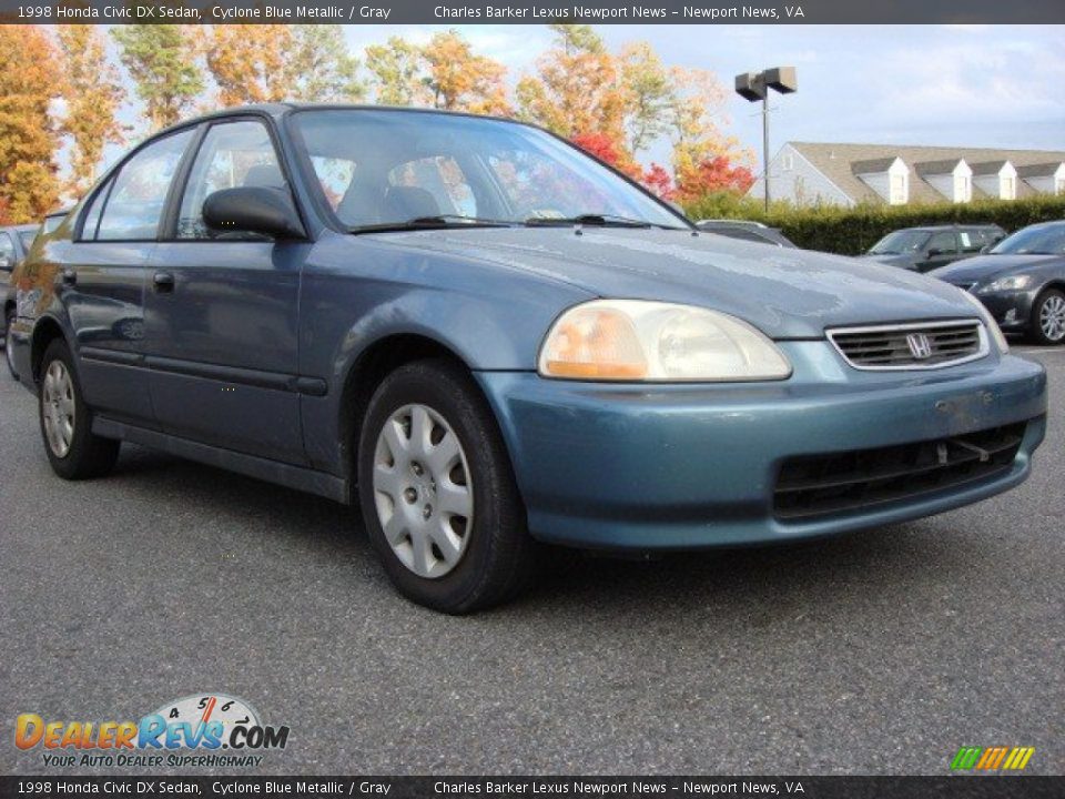 Front 3/4 View of 1998 Honda Civic DX Sedan Photo #1