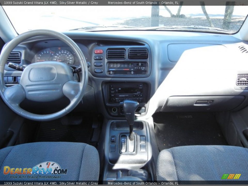 1999 Suzuki Grand Vitara JLX 4WD Silky Silver Metallic / Grey Photo #18