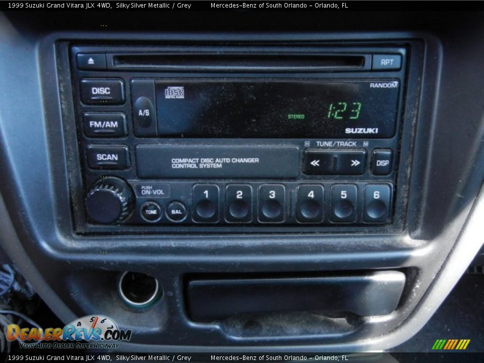 1999 Suzuki Grand Vitara JLX 4WD Silky Silver Metallic / Grey Photo #23