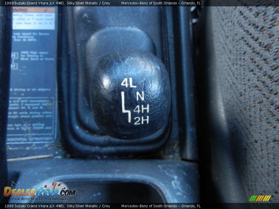 1999 Suzuki Grand Vitara JLX 4WD Silky Silver Metallic / Grey Photo #24