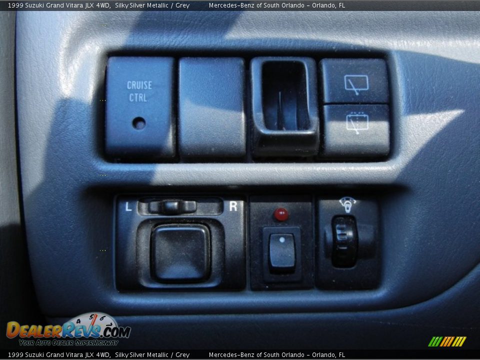 1999 Suzuki Grand Vitara JLX 4WD Silky Silver Metallic / Grey Photo #25