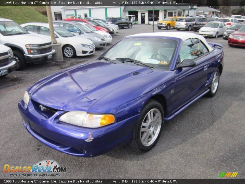 Front 3/4 View of 1995 Ford Mustang GT Convertible Photo #3