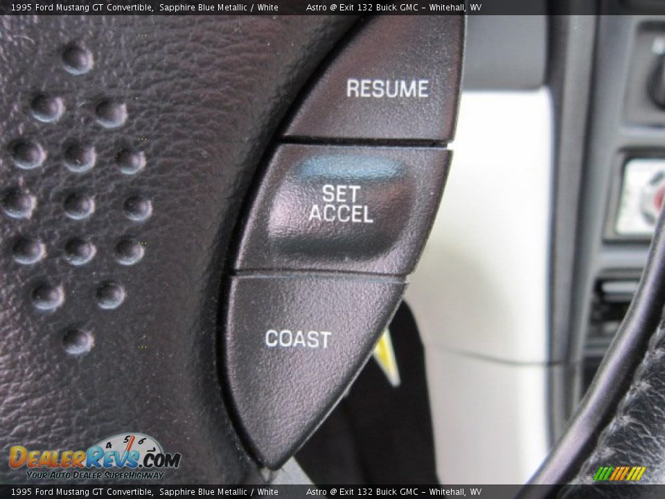 Controls of 1995 Ford Mustang GT Convertible Photo #17