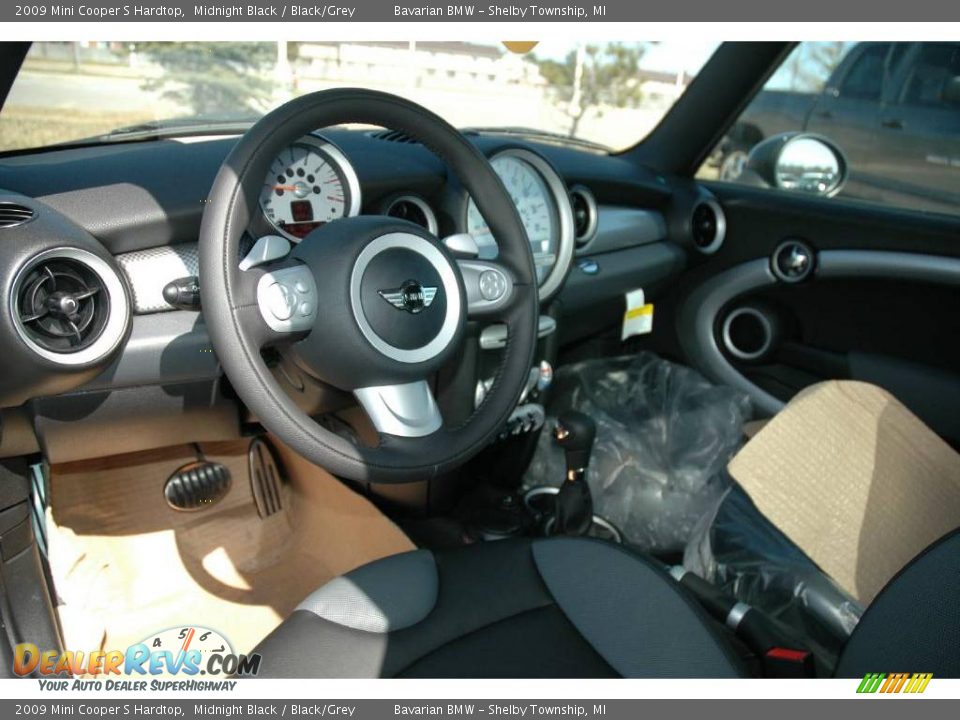2009 Mini Cooper S Hardtop Midnight Black / Black/Grey Photo #10