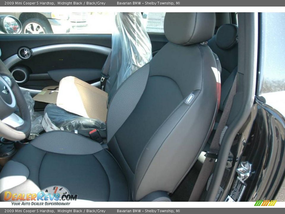 2009 Mini Cooper S Hardtop Midnight Black / Black/Grey Photo #11