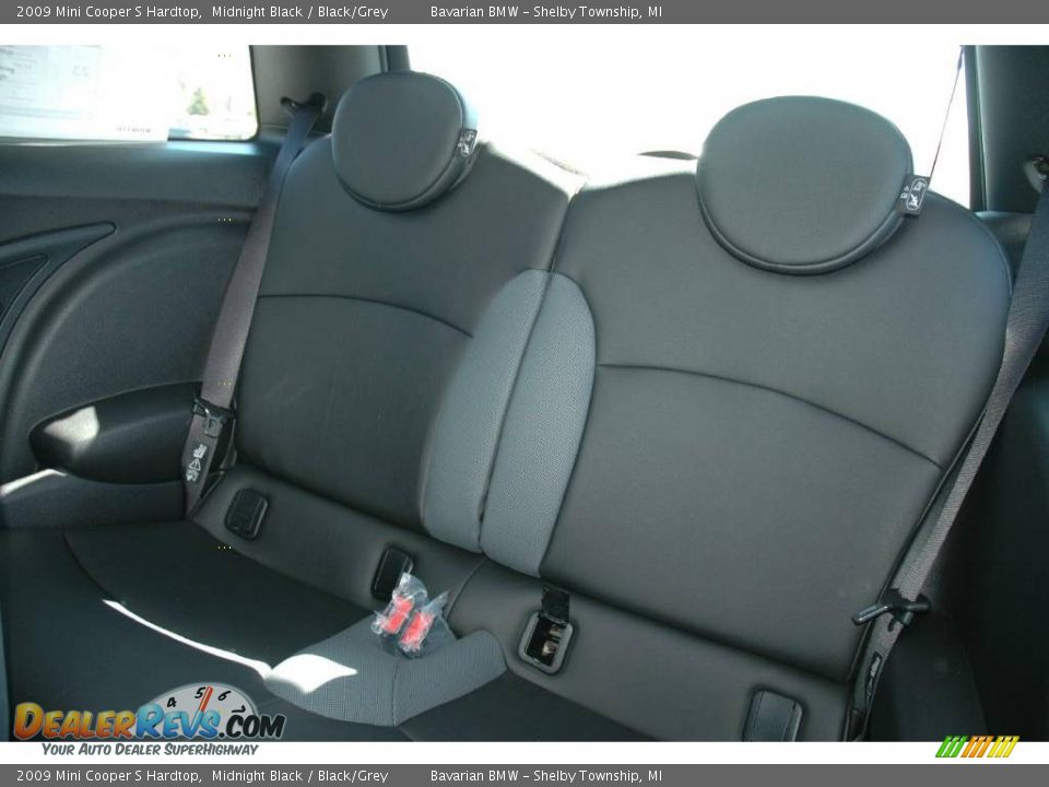 2009 Mini Cooper S Hardtop Midnight Black / Black/Grey Photo #12