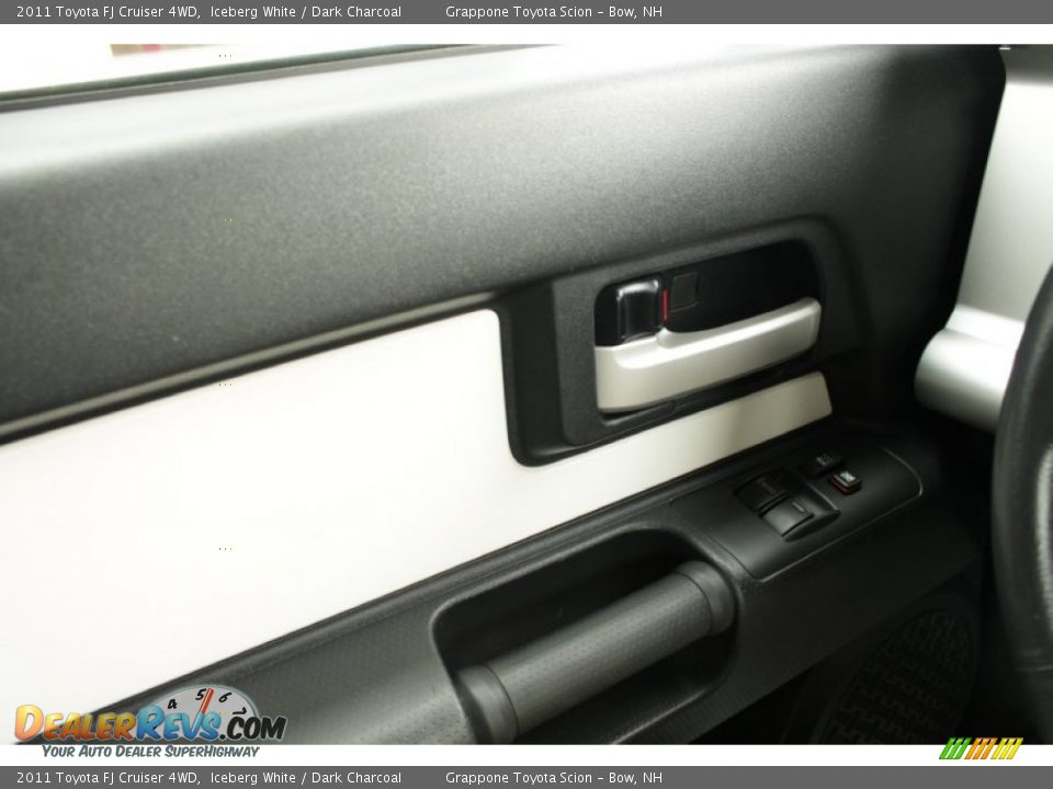 2011 Toyota FJ Cruiser 4WD Iceberg White / Dark Charcoal Photo #18