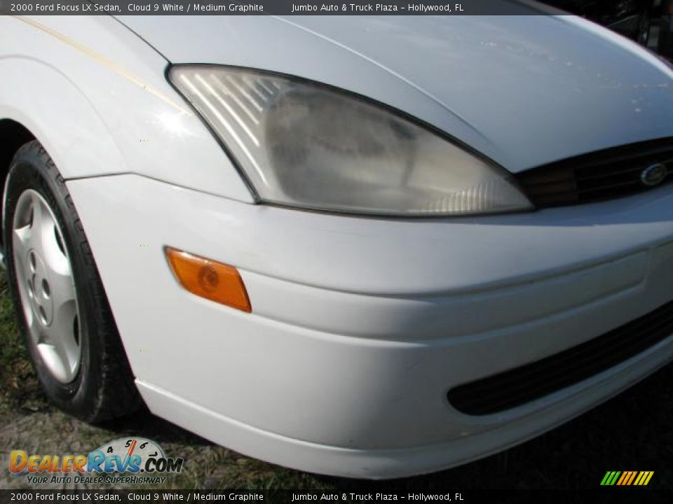 2000 Ford Focus LX Sedan Cloud 9 White / Medium Graphite Photo #2