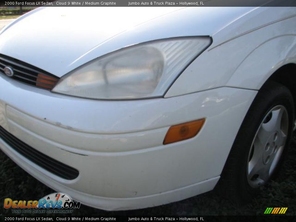 2000 Ford Focus LX Sedan Cloud 9 White / Medium Graphite Photo #4