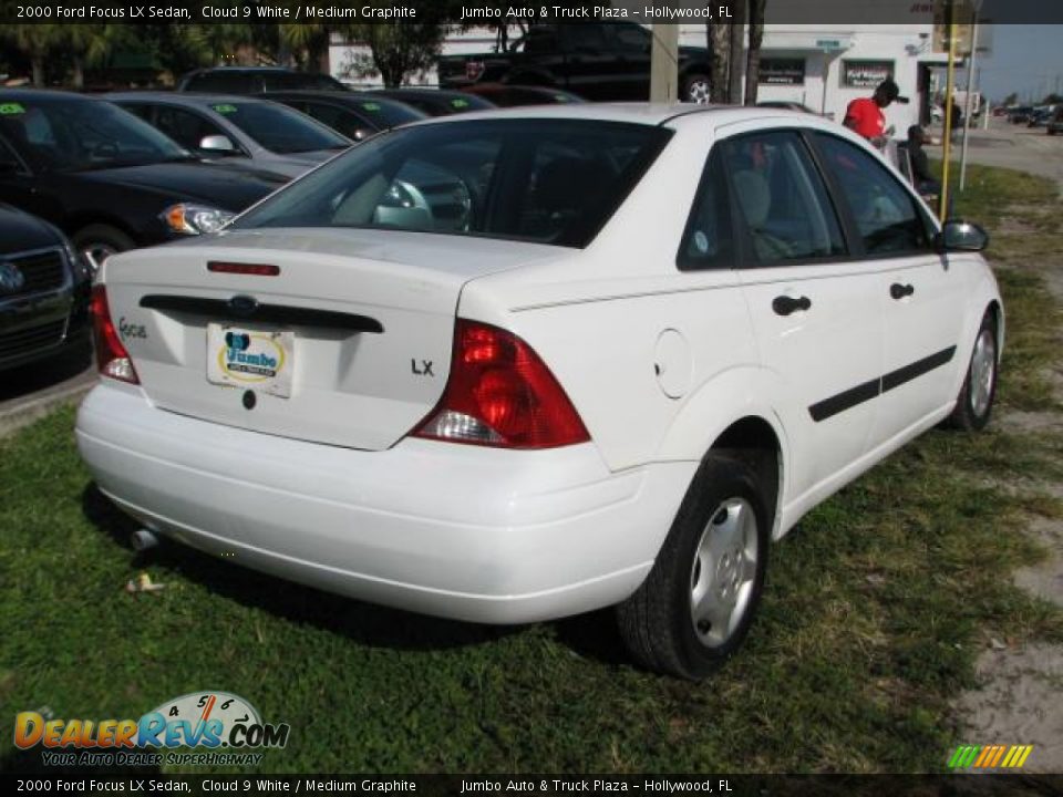 2000 Ford Focus LX Sedan Cloud 9 White / Medium Graphite Photo #9