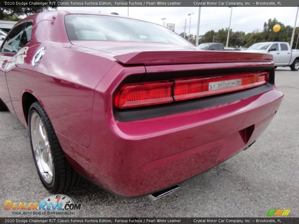 2010 Dodge Challenger R/T Classic Furious Fuchsia Edition Furious Fuchsia / Pearl White Leather Photo #7